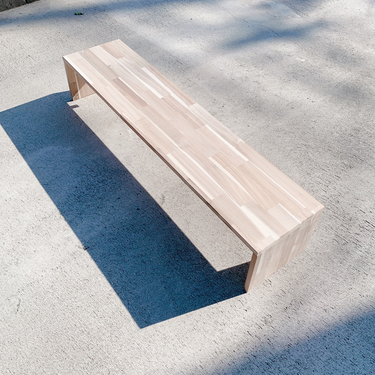 少し長いアカシアベンチ