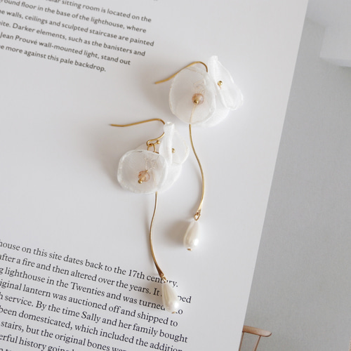 シフォンフラワー×揺れるパールのエレガントピアス/イヤリング ピアス