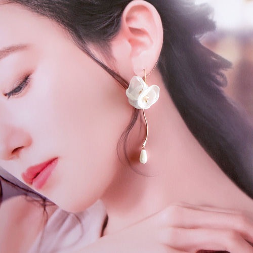 シフォンフラワー×揺れるパールのエレガントピアス/イヤリング ピアス