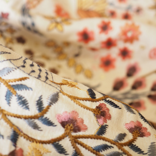 NEW】インド刺繍生地＊ 112cm巾 長さ50cm ファブリック 生地 AMBER