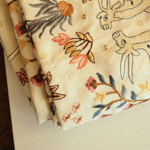 NEW】インド刺繍生地＊ 112cm巾 長さ50cm ファブリック 生地 AMBER