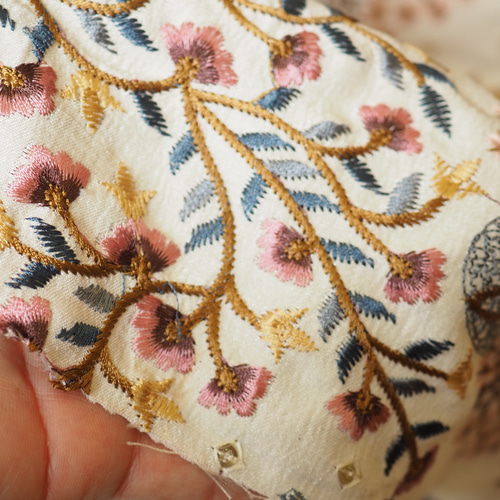 NEW】インド刺繍生地＊ 112cm巾 長さ50cm ファブリック 生地 AMBER