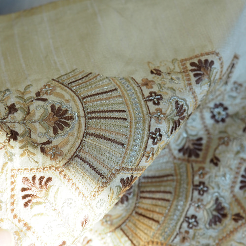 NEW】インド刺繍生地＊ 112cm巾 長さ50cm 生地 AMBER 通販 18428894