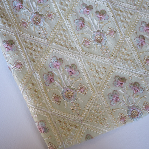 NEW】インド刺繍生地* 112cm巾 長さ50cm 生地 AMBER 通販 NEW】インド刺繍生地* 112cm巾 長さ50cm 生地 AMBER 通販