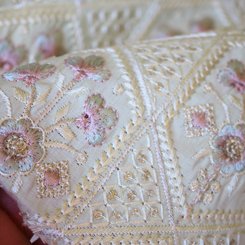 NEW】インド刺繍生地＊ 112cm巾 長さ75cm 生地 AMBER 通販 18428905