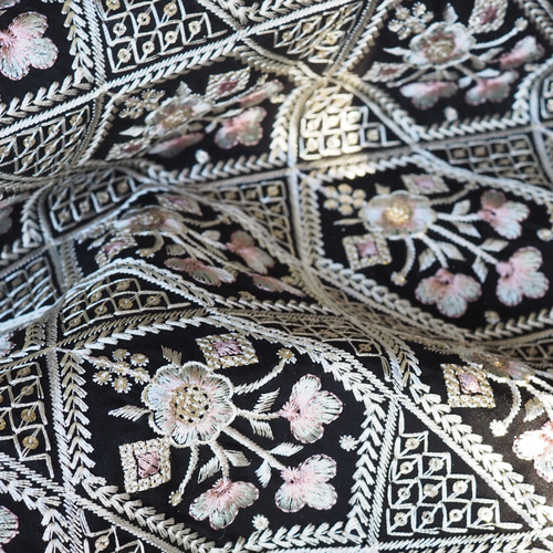 NEW】インド刺繍生地＊ 112cm巾 長さ43cm 生地 AMBER 通販 18428908