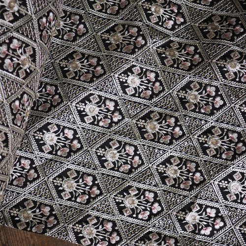 NEW】インド刺繍生地＊ 112cm巾 長さ43cm 生地 AMBER 通販