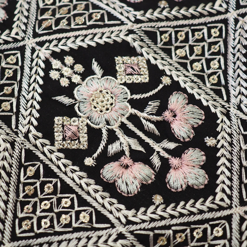 NEW】インド刺繍生地(17) ＊ 110cm巾 長さ50cm 生地 AMBER 通販