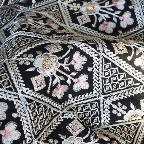 NEW】インド刺繍生地＊ 112cm巾 長さ43cm 生地 AMBER 通販 18428908