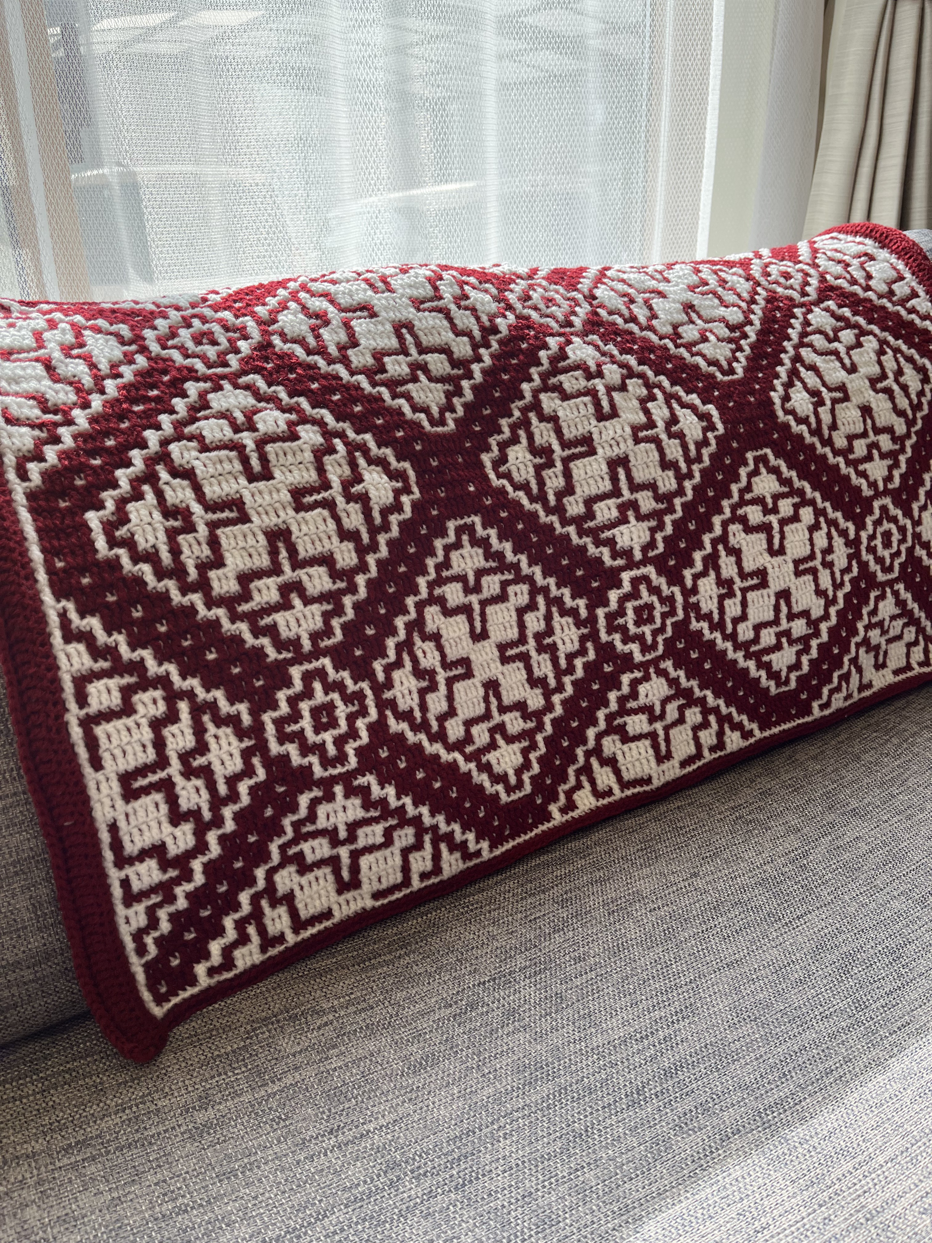 毛混アクリルのマルチカバー　ワインレッド×ホワイト