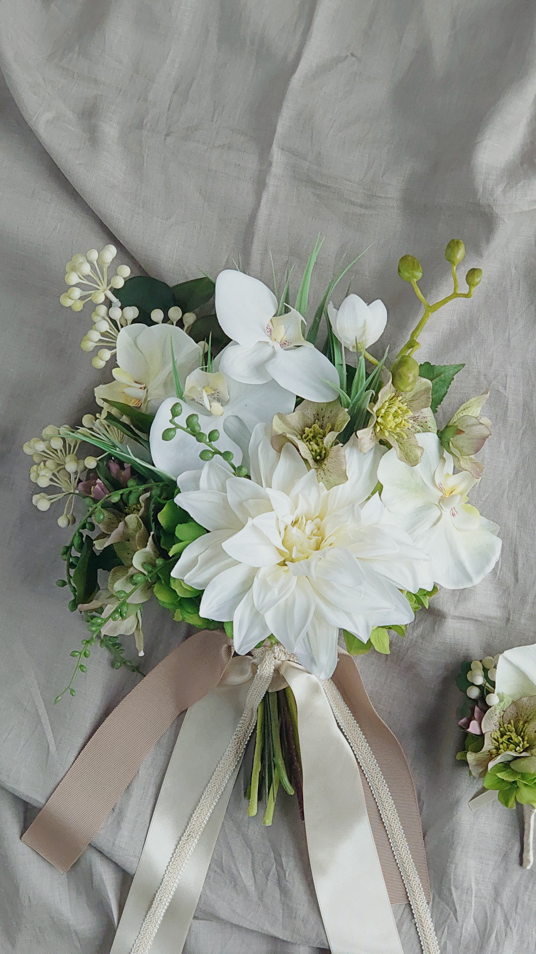 【SALE】胡蝶蘭とダリアのウェディングブーケ（ブートニア付き）アーティフィシャルフラワー・前撮りブーケ・和装ブーケ