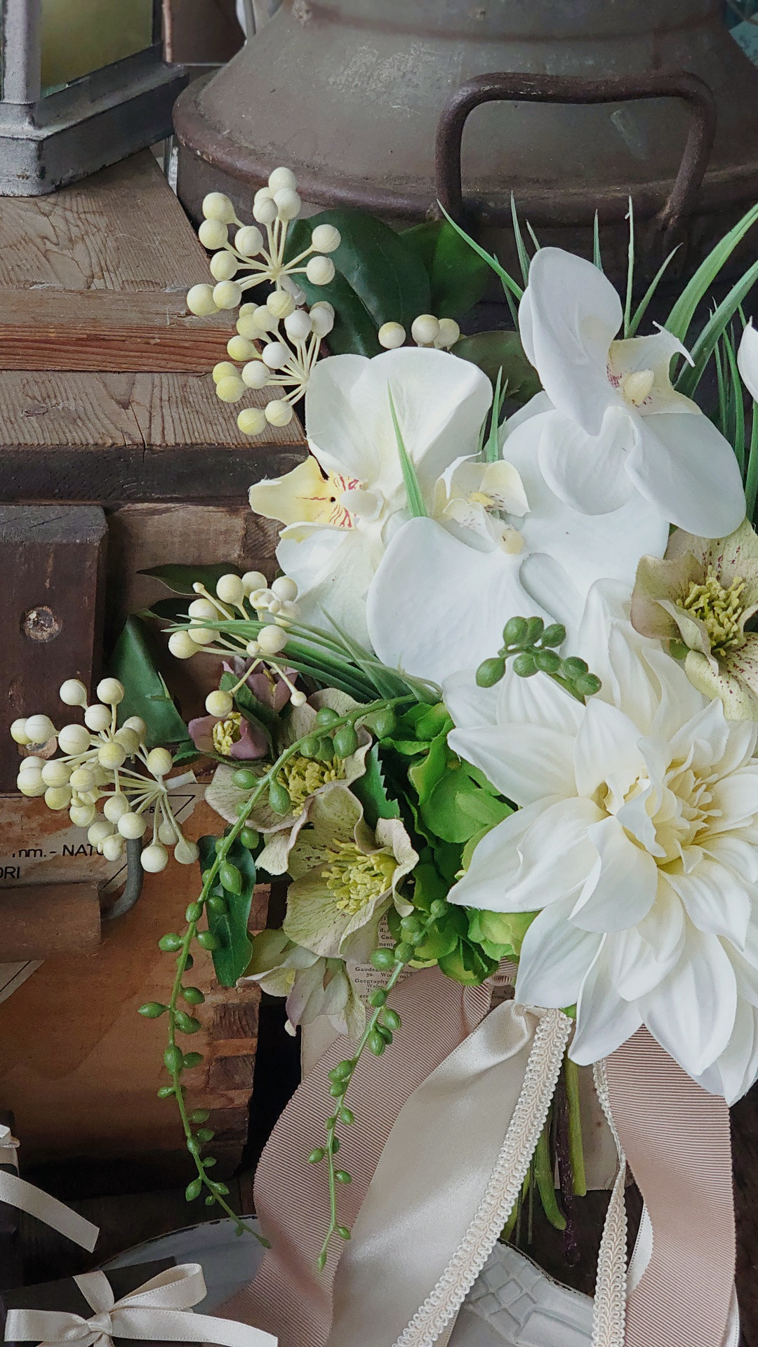 【SALE】胡蝶蘭とダリアのウェディングブーケ（ブートニア付き）アーティフィシャルフラワー・前撮りブーケ・和装ブーケ