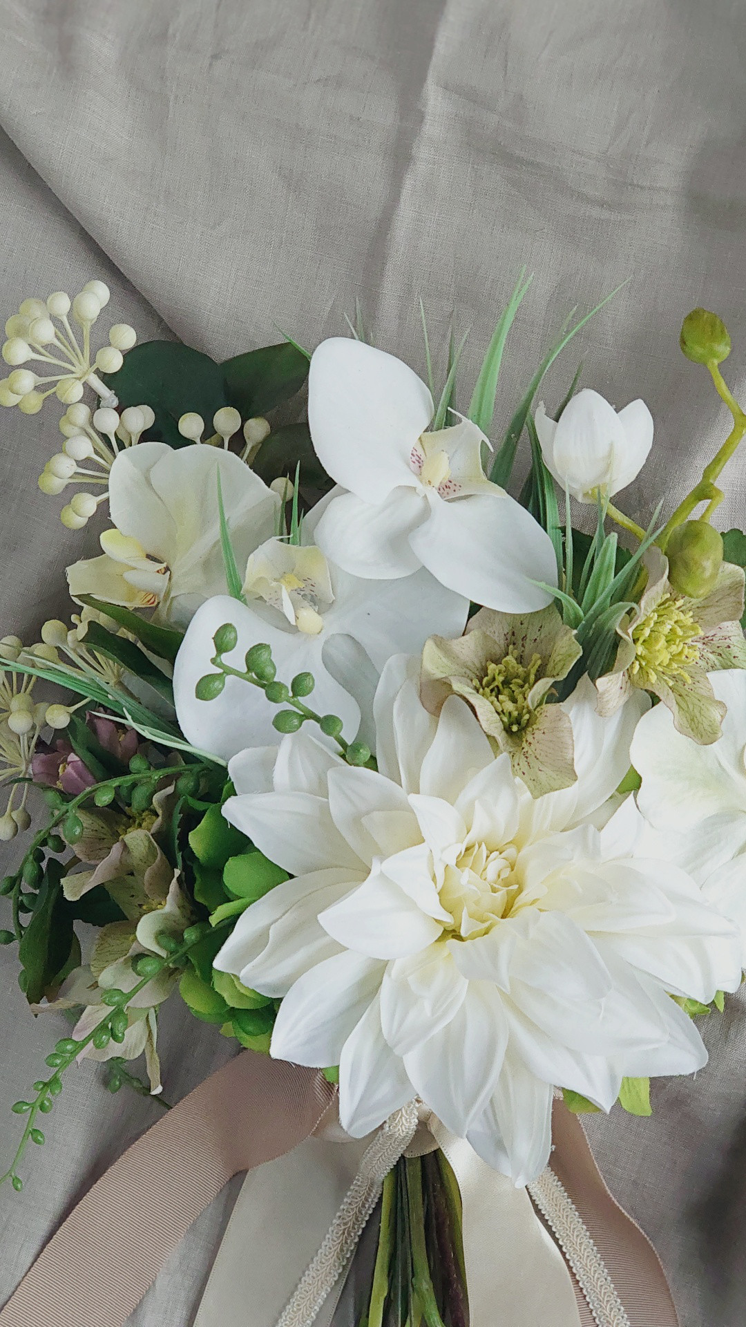 【SALE】胡蝶蘭とダリアのウェディングブーケ（ブートニア付き）アーティフィシャルフラワー・前撮りブーケ・和装ブーケ