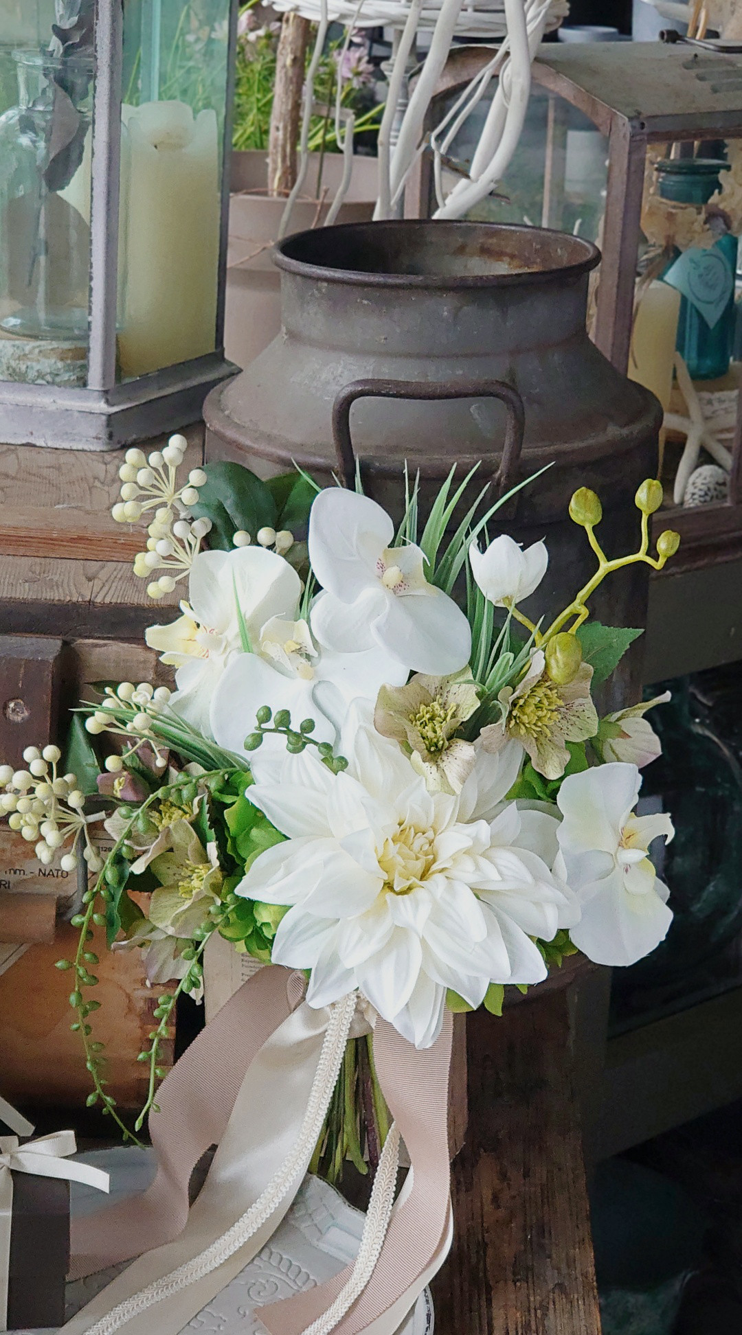 【SALE】胡蝶蘭とダリアのウェディングブーケ（ブートニア付き）アーティフィシャルフラワー・前撮りブーケ・和装ブーケ