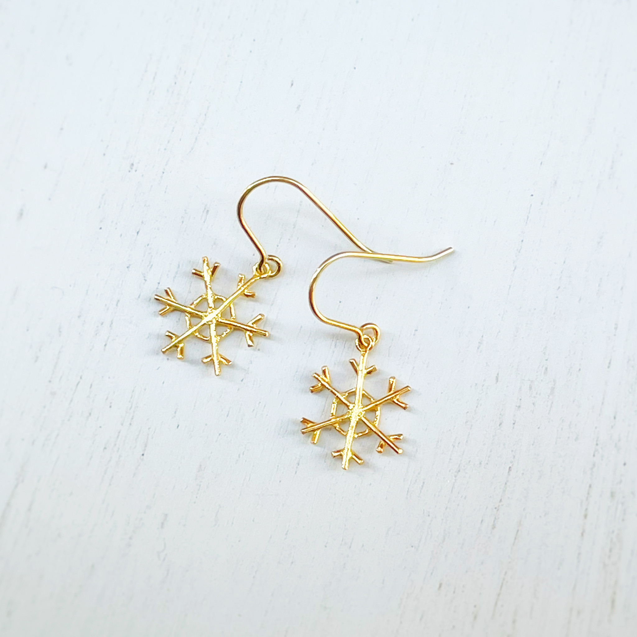 【冬限定 *特別価格*】シルバー 雪の結晶ピアス（K18コーティング、S）/送料・ラッピング無料