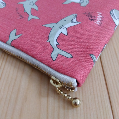 サメ 大きめ20cmのフラットポーチ 内ポケット 魚 鮫 ピンク 866 ポーチ