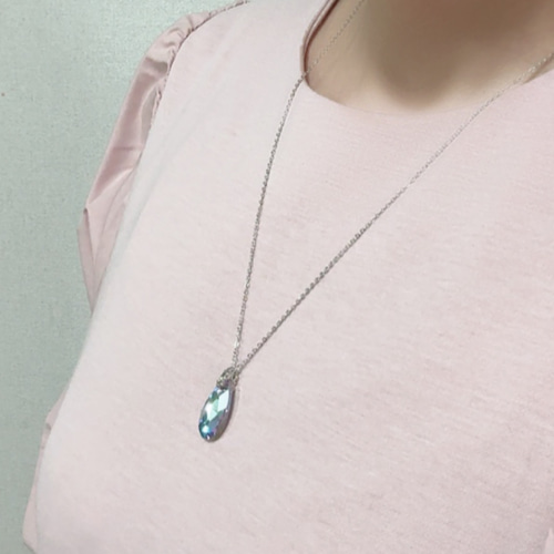 春につけたい角度で色が変化する美しいドロップのレア