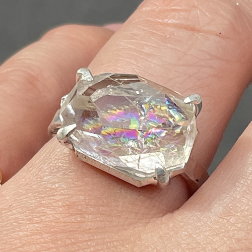 ゴツゴツ原石 ルチル入り 水晶 天然石 レインボー
