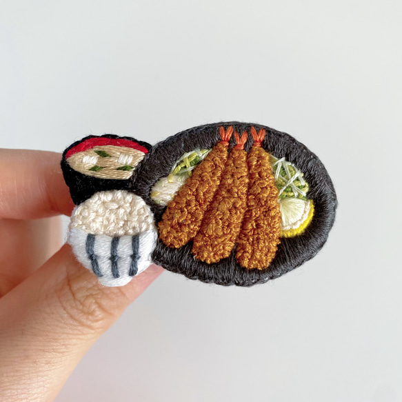 海老フライ定食 ハンドメイド 刺繍 ブローチ ブローチ 1m2ちっく 通販