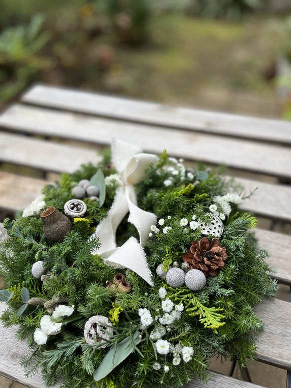 針葉樹のクリスマスリース 針葉樹のクリスマスリース白 リース cocoro+ 通販 18429528