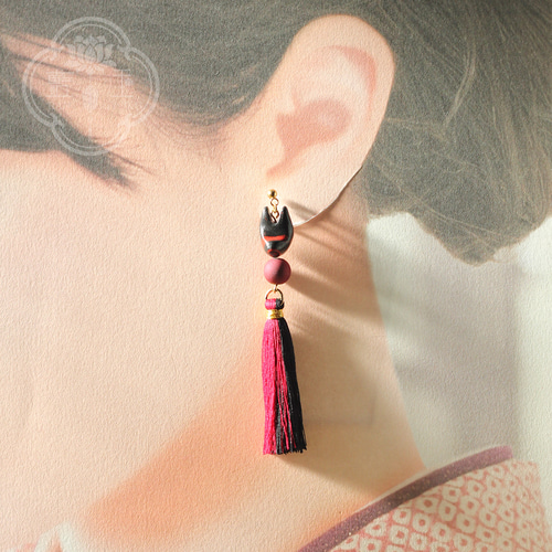 お狐様のタッセルピアス・イヤリング/黒赤MIX＆白赤MIX＊祭囃子