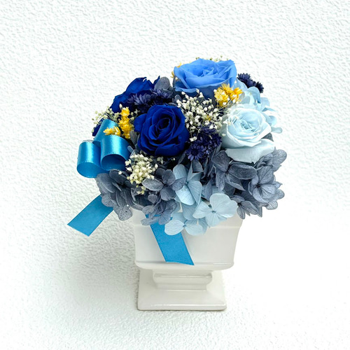 青いバラの造花アレンジメント　ギフト 青色のプリザーブドフラワーアレンジメント（バラ） / プレゼント 花