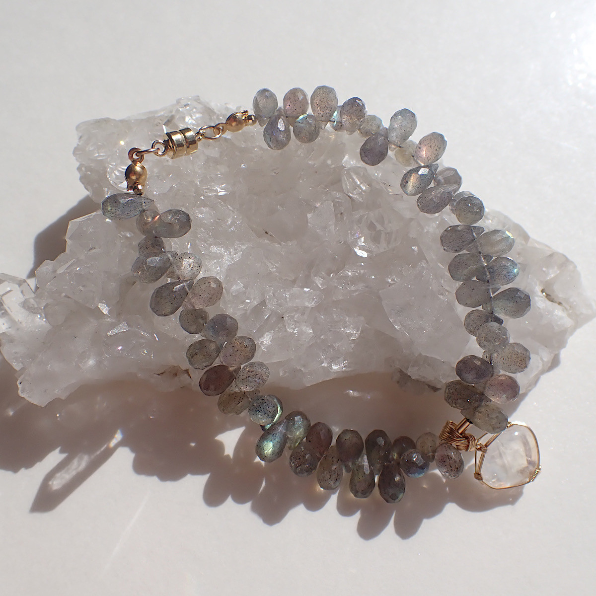 女神巻き®︎レインボームーンストーンとラブラドライトのブレスレット