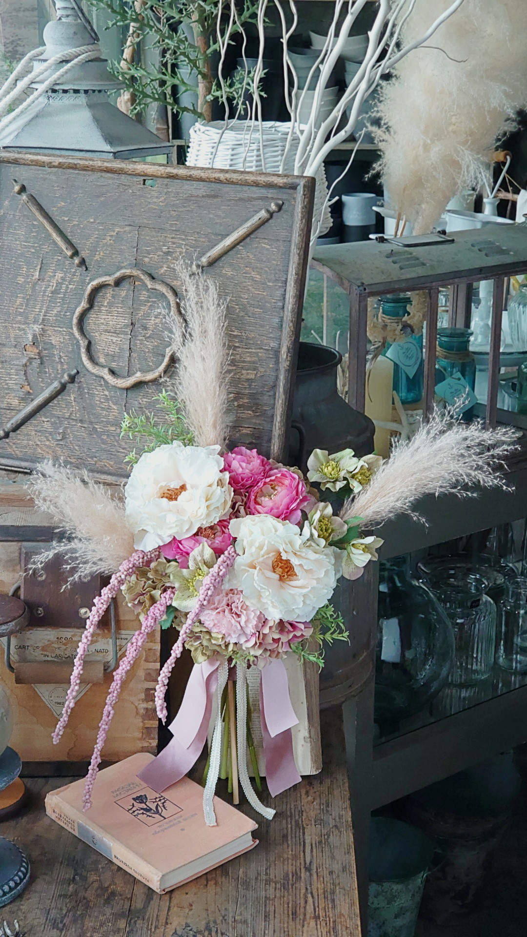 【SALE】シャクヤクとふわふわテールリードのウェディングブーケ（ブートニア付）アーティフィシャルフラワー・前撮りブーケ