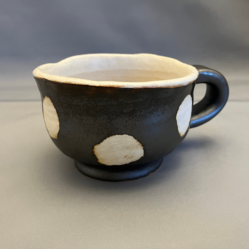 水玉手びねりマグカップA マグカップ miraku 通販 18430036｜Creema