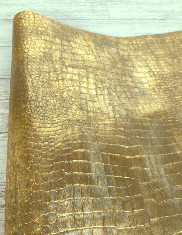 本革クロコ型押し　60×55cm 2枚目の画像