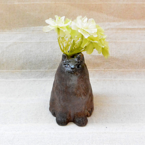 猫の一輪挿し(A) 小さい花瓶 ペン立て 茶色ねこ ワイルド 手作り陶芸