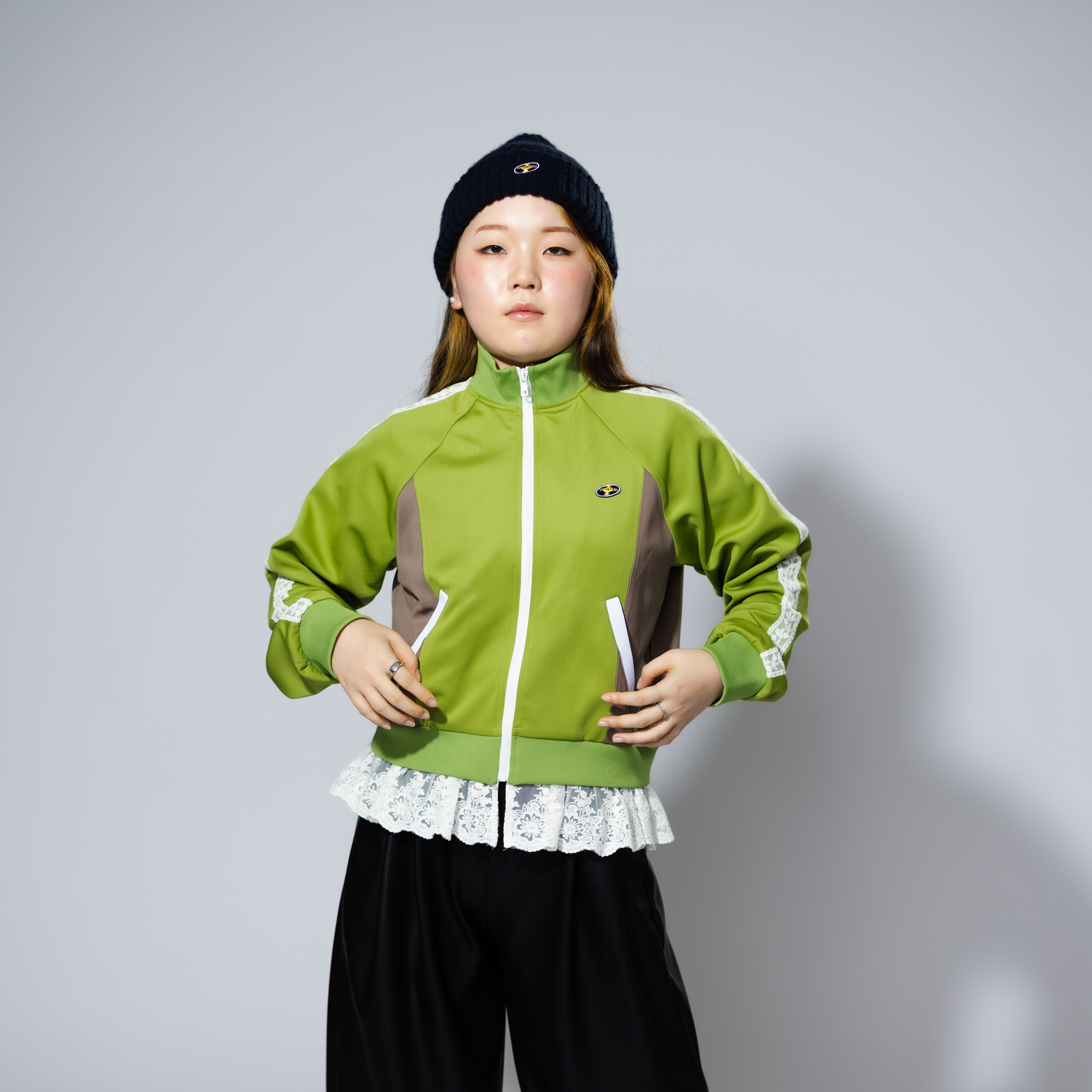 ジャージトップス（レコードワッペン、花刺繍レース、レディース）　アッシュグリーン　S　WATERFALL　2024AW