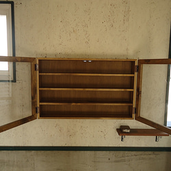 ［サイズオーダー可］-vintageroots-32壁掛けコレクションケース＜無垢材 オーダー家具 シェルフ > 2枚目の画像