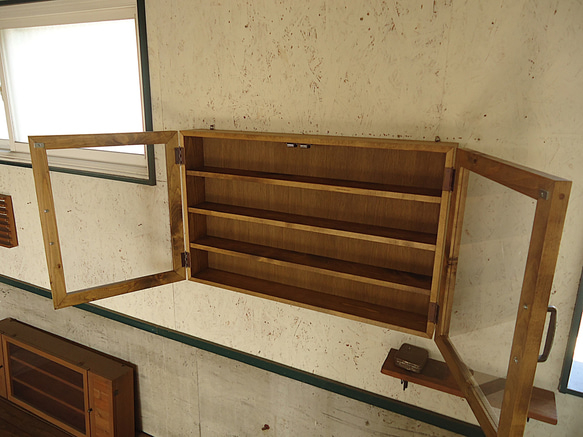 ［サイズオーダー可］-vintageroots-32壁掛けコレクションケース＜無垢材 オーダー家具 シェルフ > 3枚目の画像