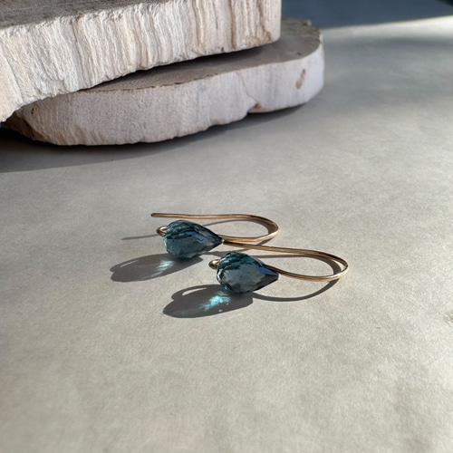 人気 11月誕生石】ロンドンブルートパーズ ドロップピアス 14KGF