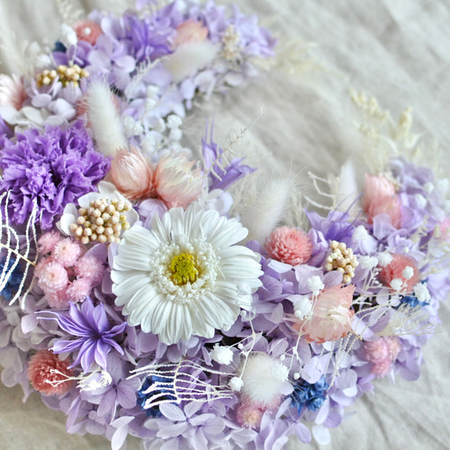 新作】ライラックピンクの三日月リース プリザーブドフラワー ハーフ