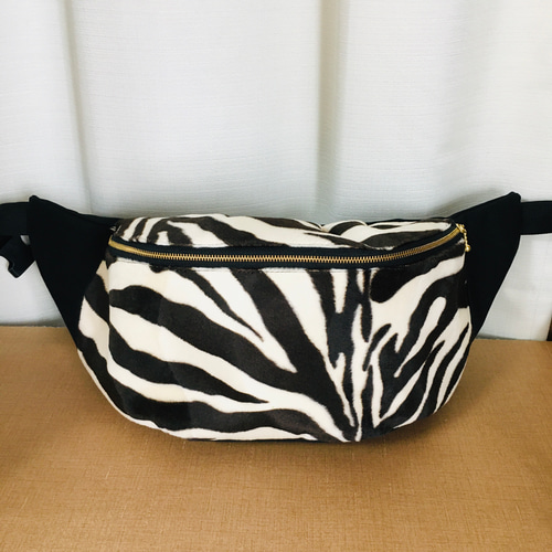 専用出品〉ボディバッグ/ショルダーバッグ ゼブラ柄 凄く