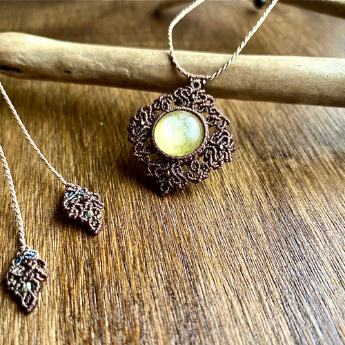 ゴールデンマイカマクラメペンダント ネックレス・ペンダント  