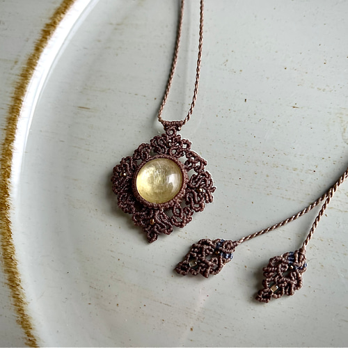 ゴールデンマイカマクラメペンダント ネックレス・ペンダント  