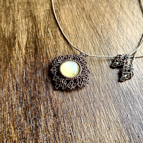 ゴールデンマイカマクラメペンダント ネックレス・ペンダント  