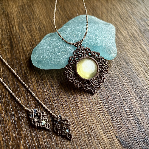 ゴールデンマイカマクラメペンダント ネックレス・ペンダント  