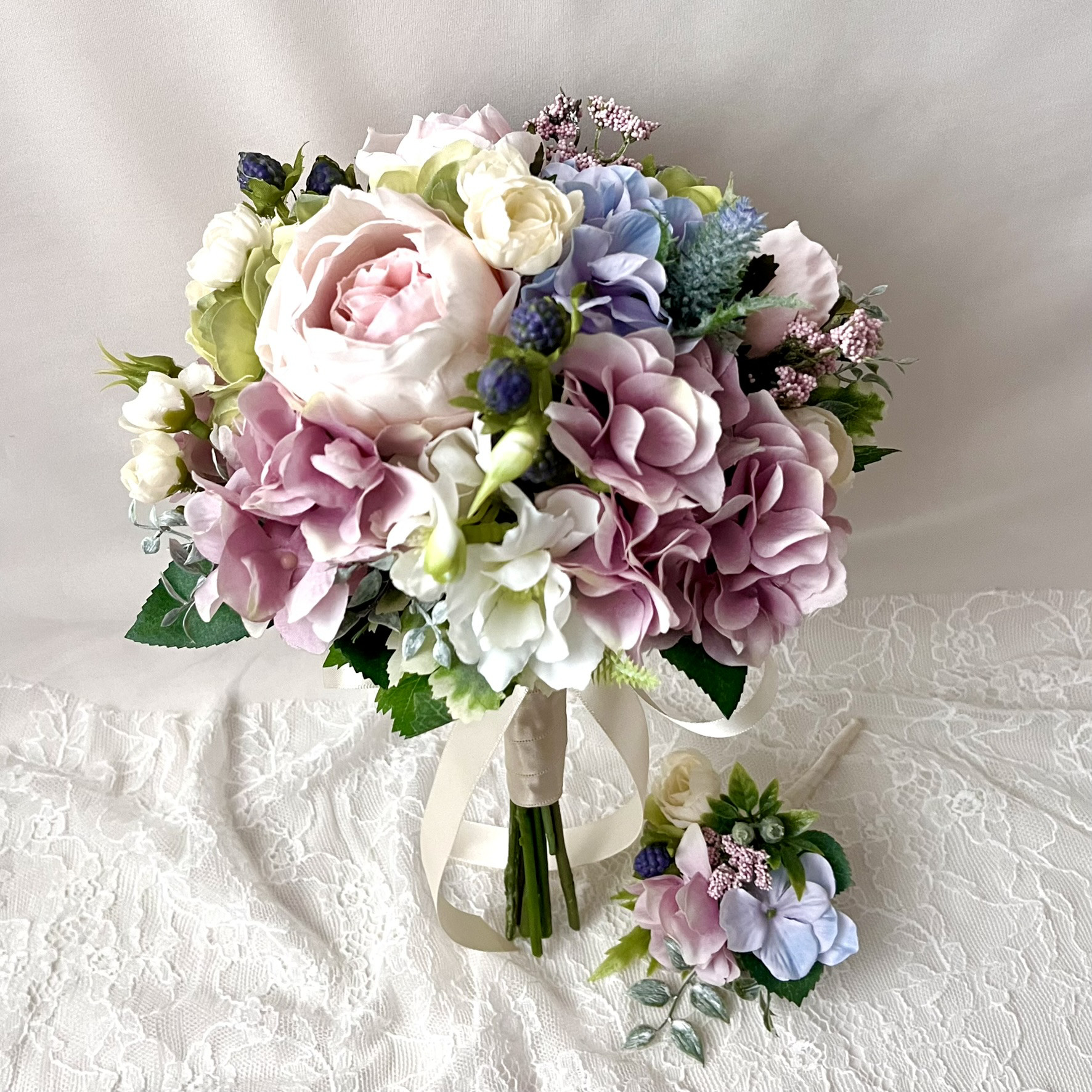 《ピンク 白 ブルー系 》春色大人ピンク　バラと紫陽花・ベリーの大人上品なブーケ