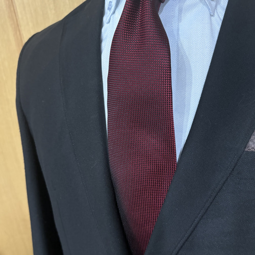 桐生織silkネクタイ ボルドー色とバーガンディー色の違い ネクタイ・蝶