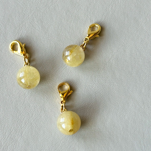 ゴールドルチルクォーツ チャーム パワー天然石 ストーン 針入り水晶