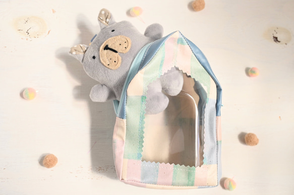 ベビちゃんサイズ夢のマイホーム　（ほんわか水色ブロックチェック柄ぬいぐるみ用お家型ポーチ） 8枚目の画像