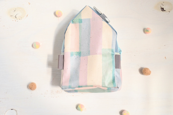 ベビちゃんサイズ夢のマイホーム　（ほんわか水色ブロックチェック柄ぬいぐるみ用お家型ポーチ） 6枚目の画像