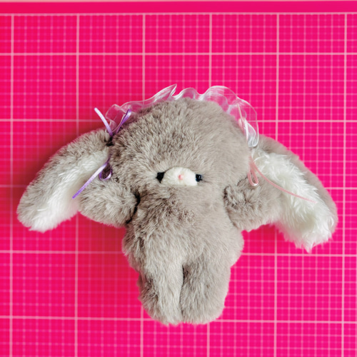 グレーなフワフワロップちゃん 手のひらサイズのぬいぐるみ♡頭に