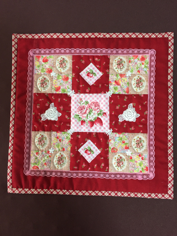 ハンドメイド　薔薇のキルトタペストリー　パッチワーク パッチワークタペストリーキット／白薔薇のタペストリー/パッチ