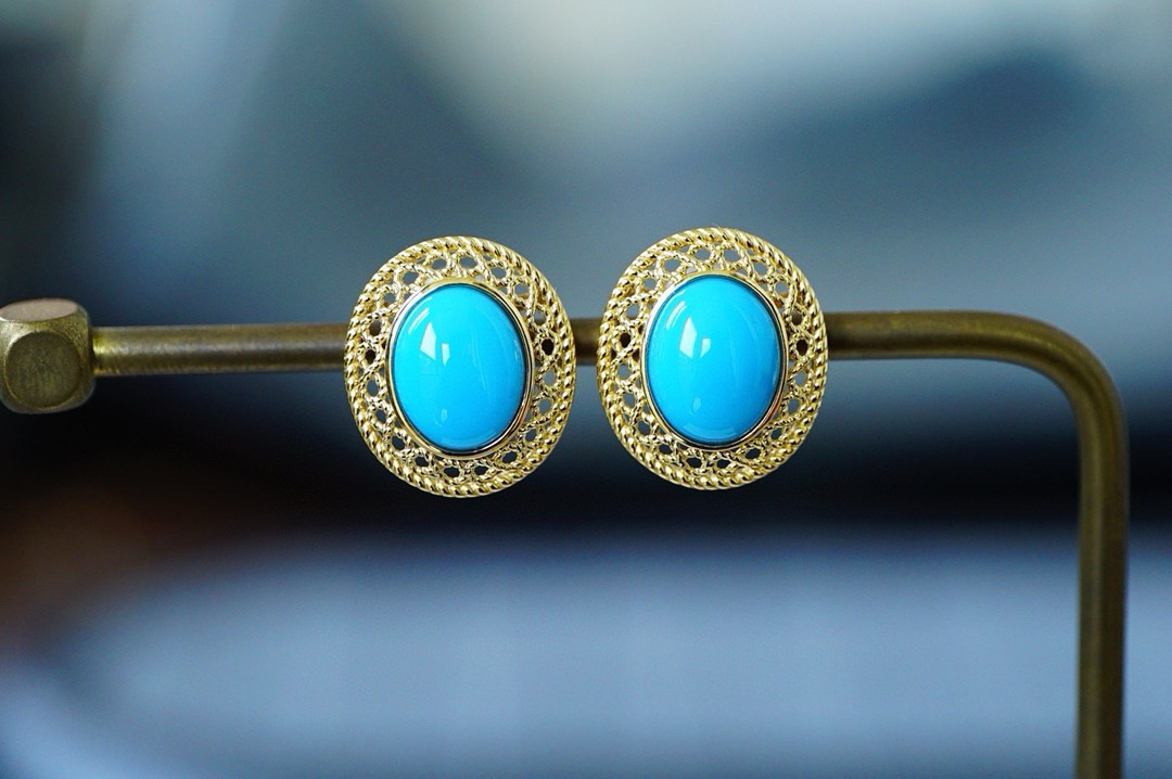 「眠り姫」K18ゴールド　成功・繁栄・健やかな体・旅の安全　12月の誕生石　アリゾナトルコ石　ターコイズ　ピアス