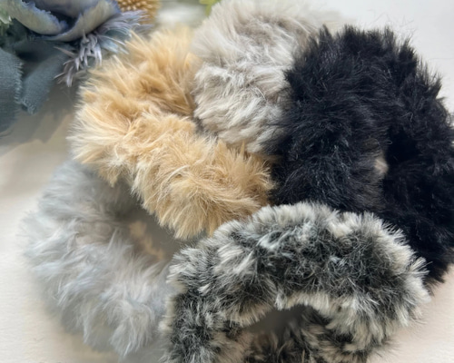 もふもふ猫ちゃんシュシュ ヘアゴム mio-tempo 通販 18431890｜Creema